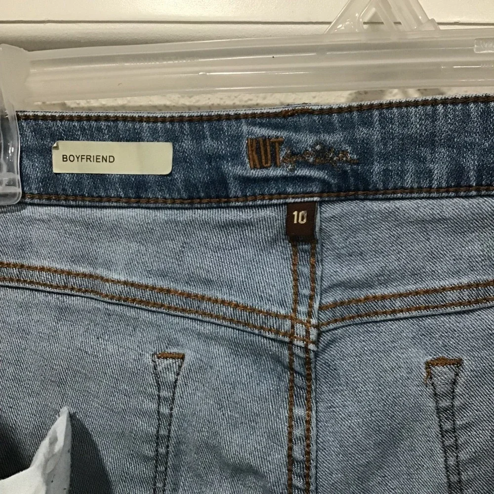 Kut From The Kloth Women's Boyfriend Jeans Size 10 Light Wash Distressed Ripped‎